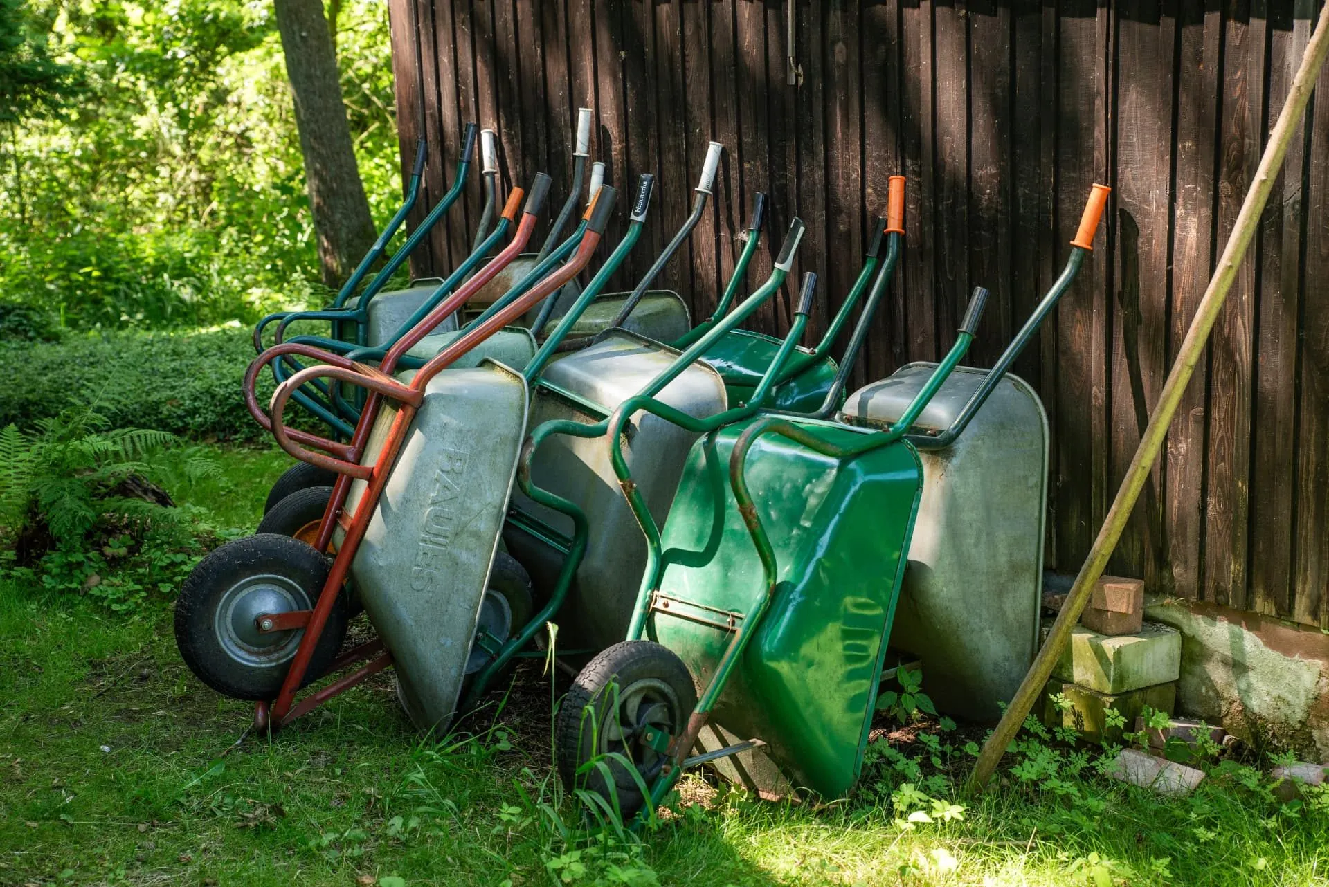 Schubkarren der Arbeitsgruppe «Helfende Hände»